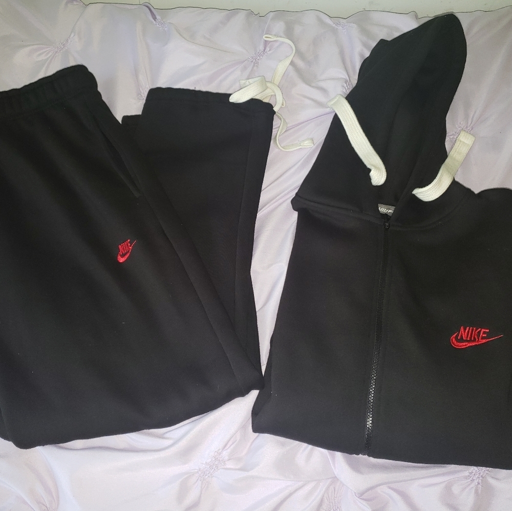New Nike sweatsuit